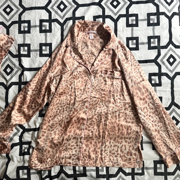 Victoria’s Secret satin leopard long pajama set small long - Picture 3 of 3